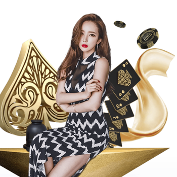 心情不错？开场15秒国足获得角球，邵佳一面带微笑